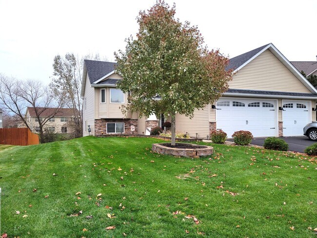 Building Photo - Single Family Home