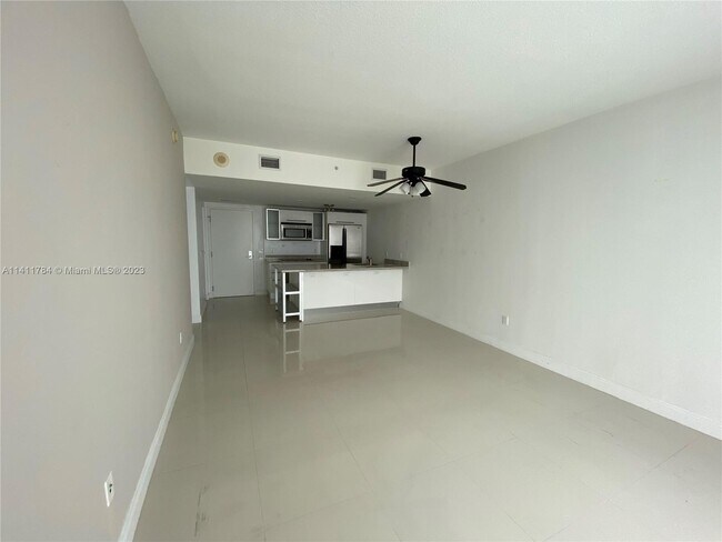 Foto del edificio - 185 SW 7th St