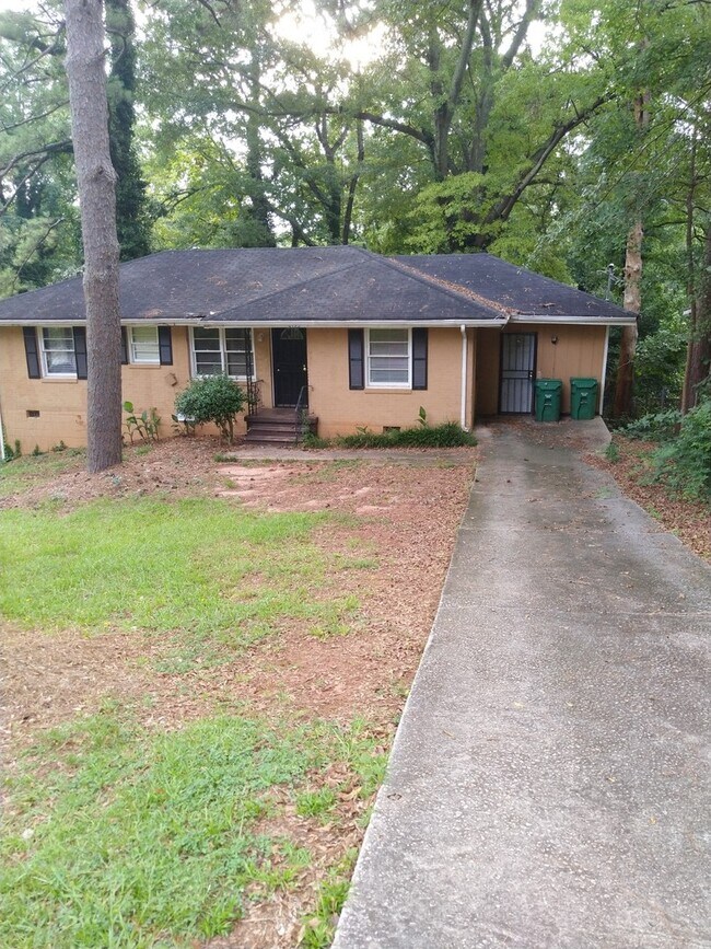 Foto del edificio - 4 Bedroom home in Decatur