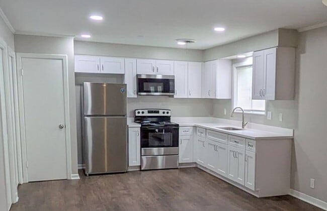 Building Photo - 2331 Coronado Pl