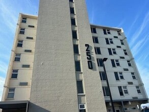 Building Photo - 250 Shore Rd
