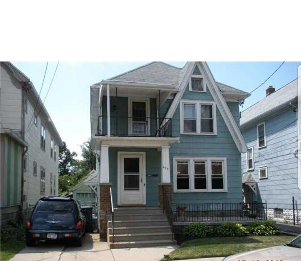 Primary Photo - 450 Moselle St