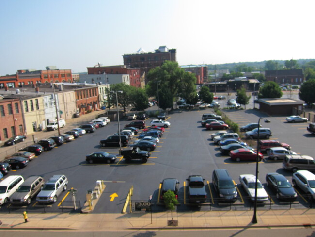 Estacionamiento privado - Peregrine Downtown Lofts