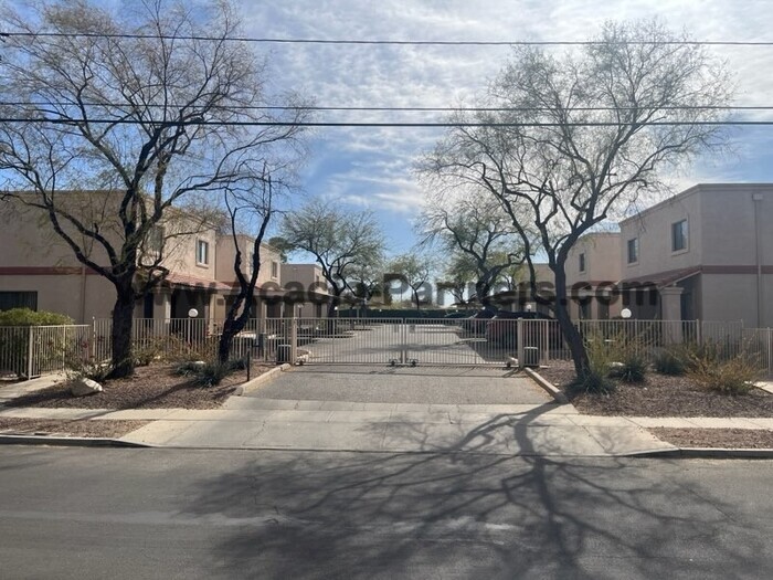 Primary Photo - Two Bedroom in Oak Flower Neighborhood