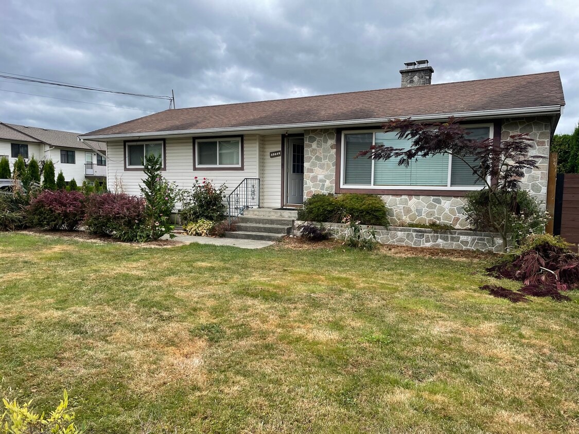 45649 Storey Av, Chilliwack, BC V2R 4E6 House for Rent in Chilliwack