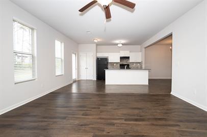 Building Photo - 156 Daisy Cir
