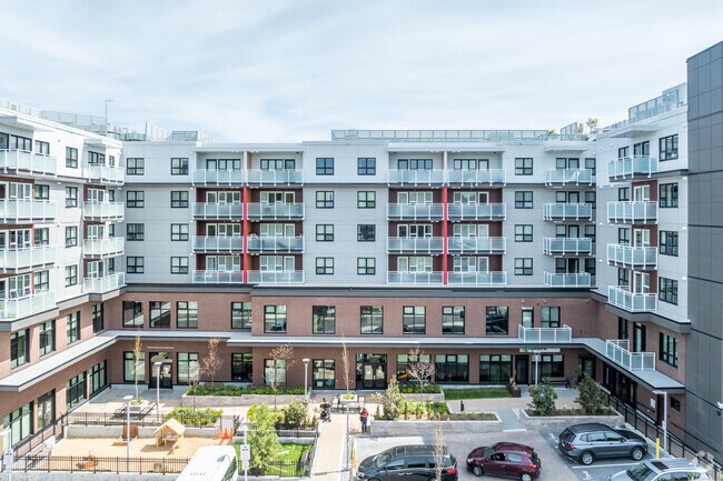 Building Photo - Habitat @ 81st