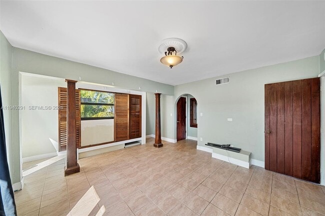 Foto del edificio - 230 Sunrise Dr