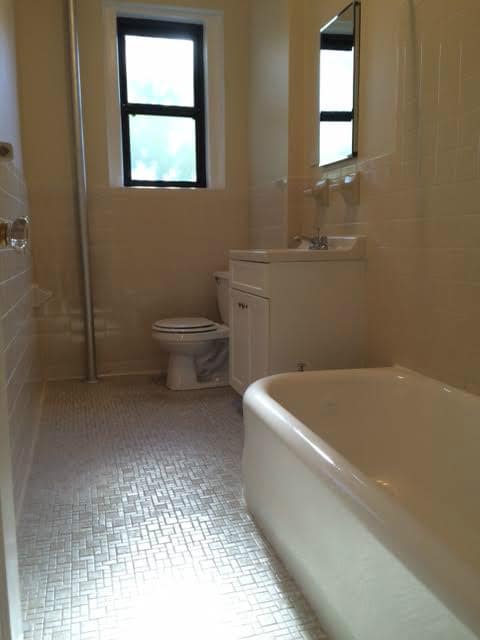 Building Photo - 567 W 170th St