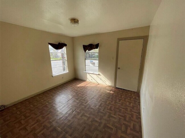 Photo - 3202 Hinton Blvd Apartment