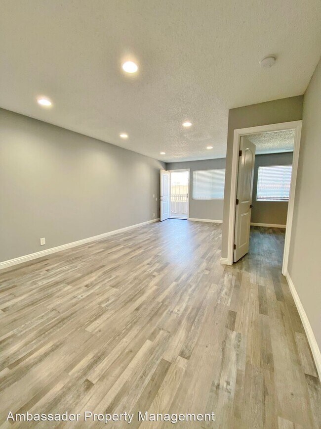 Foto del edificio - 6001 Fullerton Ave