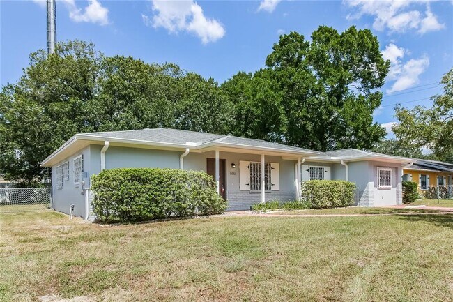 Foto del edificio - 804 Greenbriar Dr