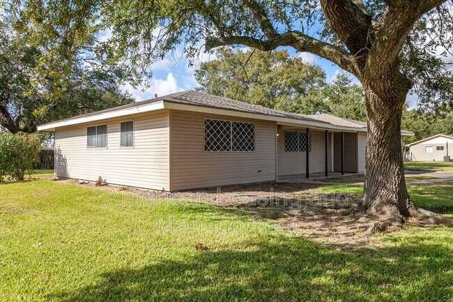 Building Photo - 2510 Saba Ln
