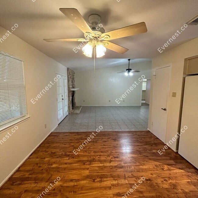 Foto del edificio - 7609 Scenic Brook Dr