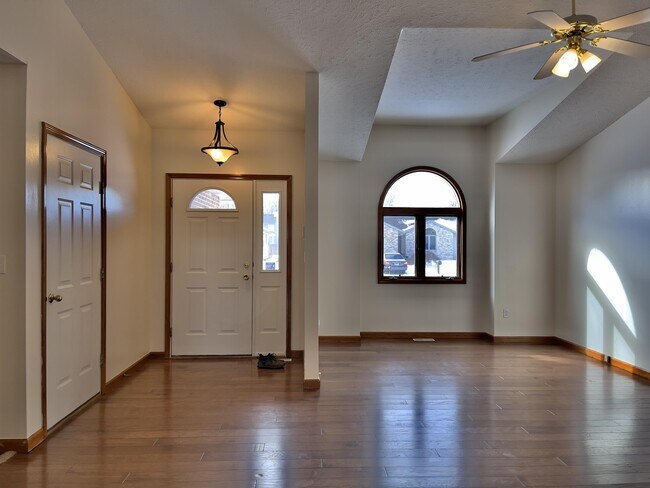 Building Photo - 2702 Findley Dr