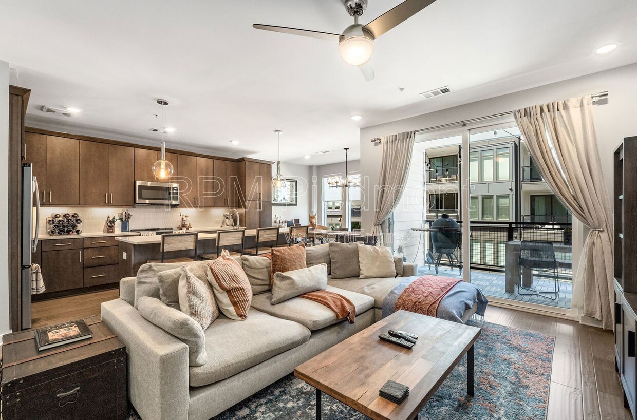 Photo - 383 Pratt Dr Se