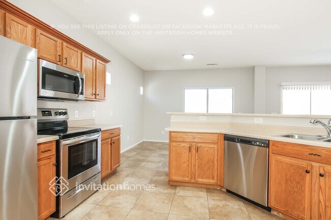Building Photo - 13050 W Larkspur Rd