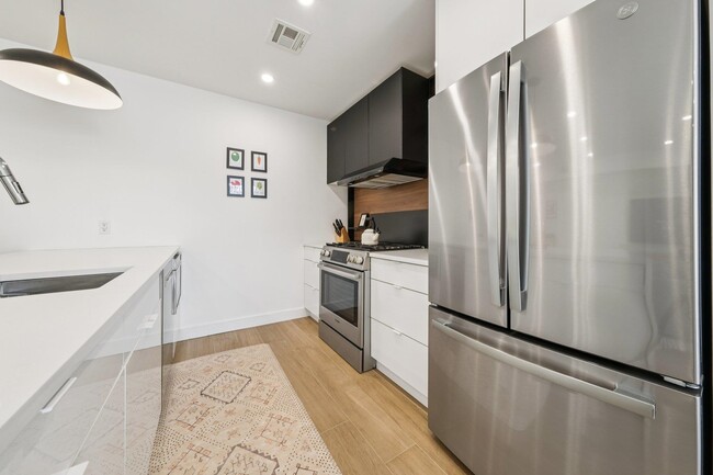 Building Photo - 243 3rd St