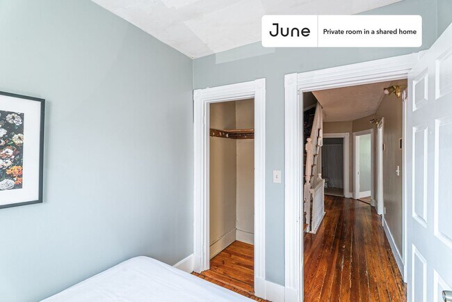 Building Photo - Room in Shared 6 bed/2 bath home in Allston