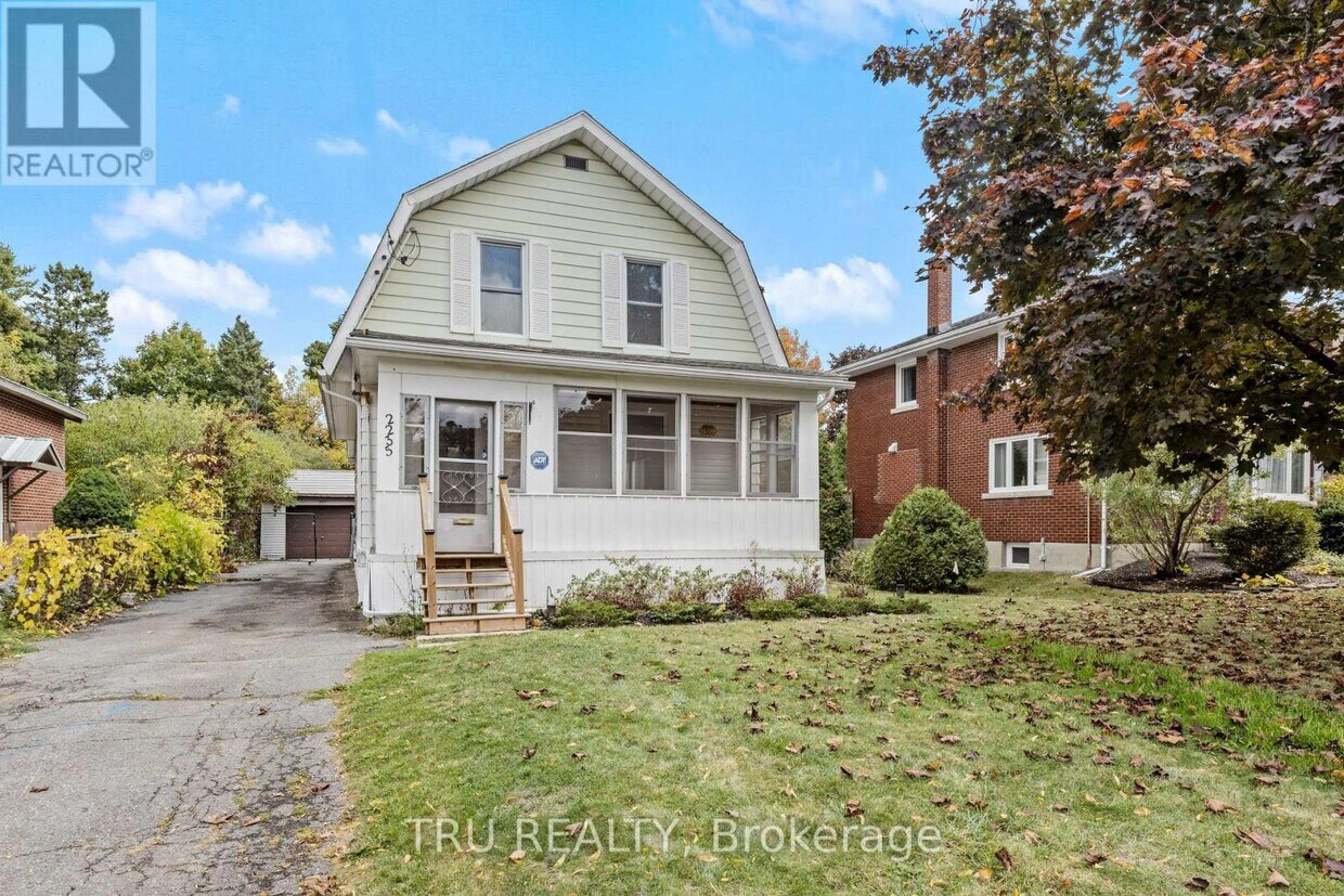 Primary Photo - 2235 Webster Ave