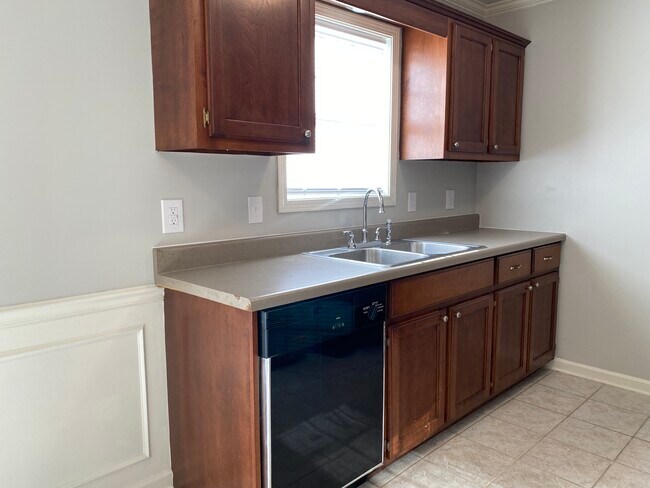 Building Photo - 207 Bent Oaks Dr