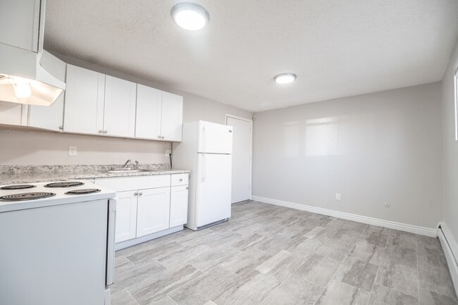 Building Photo - 9407 E 17th Ave