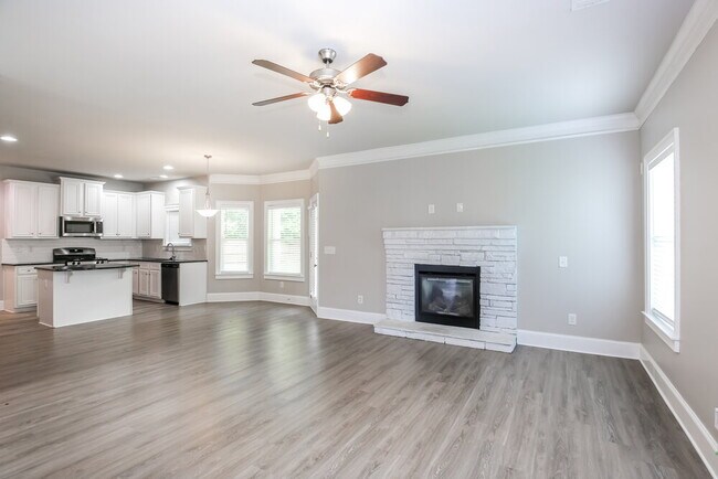 Building Photo - 5625 Waylon Trl