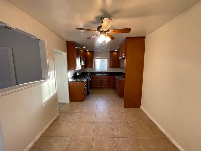 Kitchen / Breakfast Area - 260 W Linden Ave