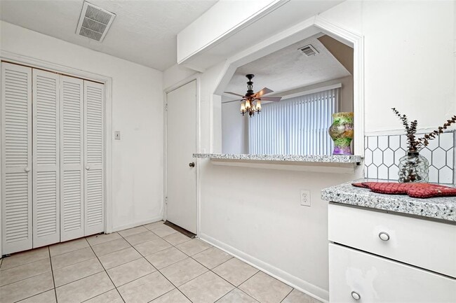 Building Photo - 10725 Boardwalk St