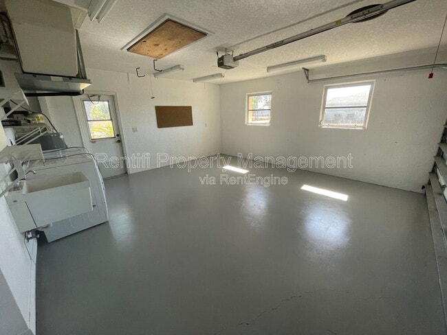 Building Photo - 25486 Avillas Ct