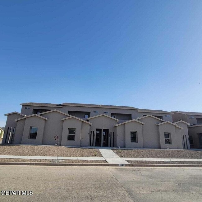 Building Photo - 1060 Hoppas St