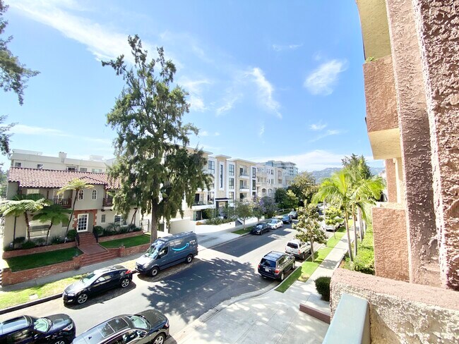 Building Photo - 100 N Clark Dr