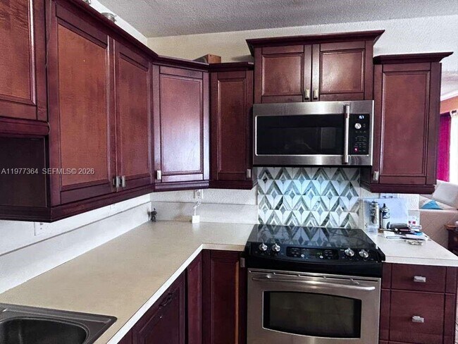 Foto del edificio - 381 NW 45th St