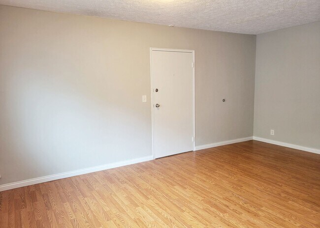 Building Photo - 563 Lowell Ave