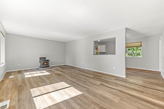 Foto del edificio - Rare Olympia Rental on Over 2 Acres of Flat, Usable Land!