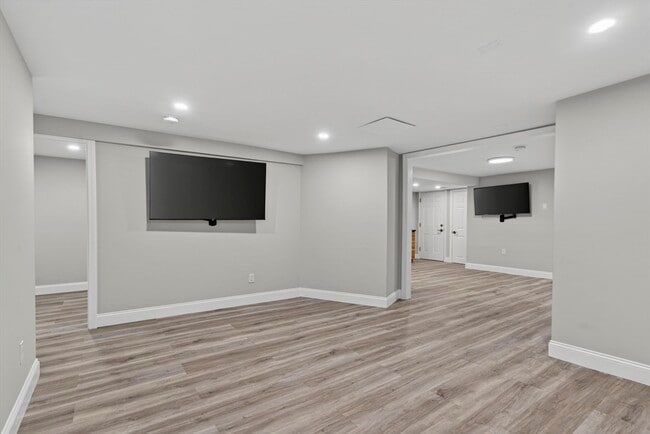 Building Photo - 40 Elm St
