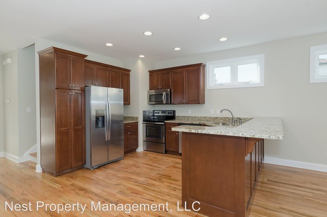 Building Photo - 3 br, 3 bath House - 823 King Street