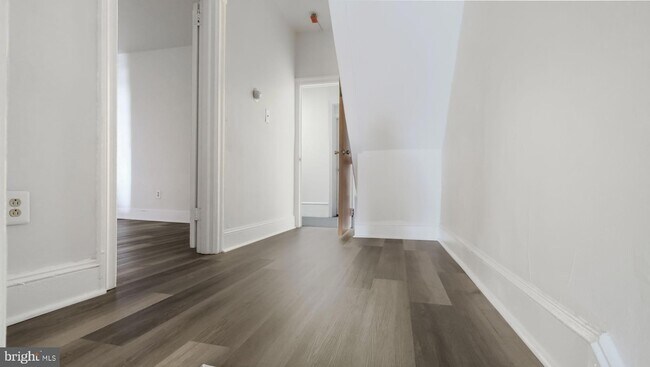 Foto del edificio - 4 W State St