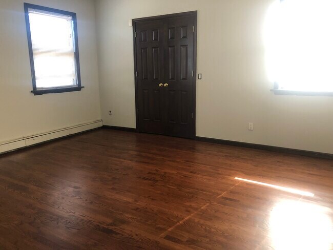Enorme segundo dormitorio - 2870 Woods Ave
