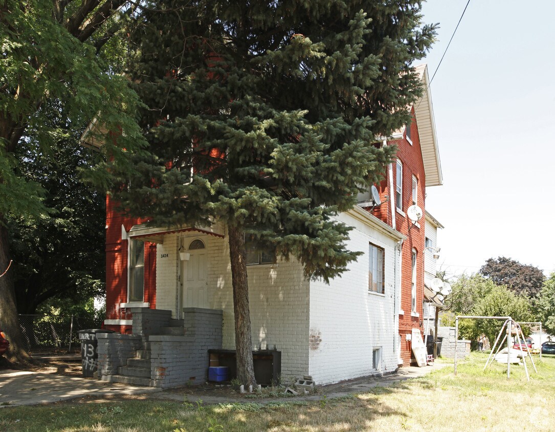 Building Photo - 3434 Martin St