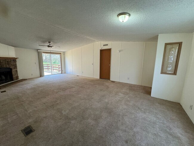 Foto del edificio - AVAILABLE TO SHOW!