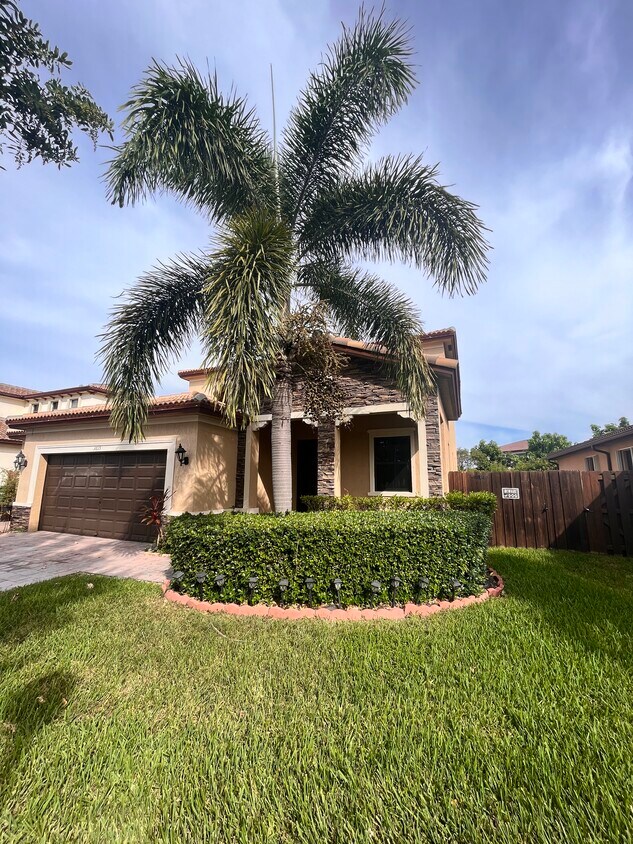 Foto principal - 3615 SE 2nd Dr