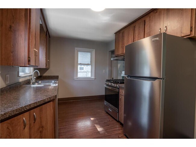 Foto del edificio - 3708 Xenia Ave N