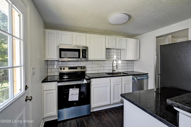Foto del edificio - 9310 Plumwood Pl