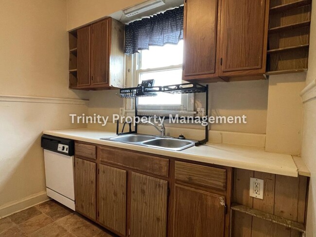 Building Photo - 649 Birch St