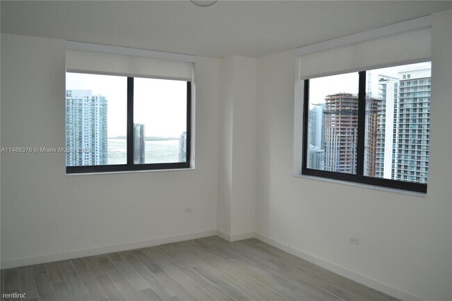 Foto del edificio - 3 br, 2 bath House - 999 SW 1st Ave Apt 2517