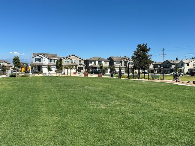 Foto del edificio - Newly Built in NW Visalia Coming soon!