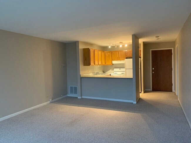 Building Photo - 5800 Oakwood Dr