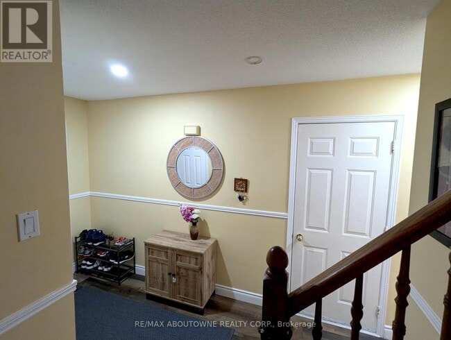 Building Photo - 1 Royalwood Ct