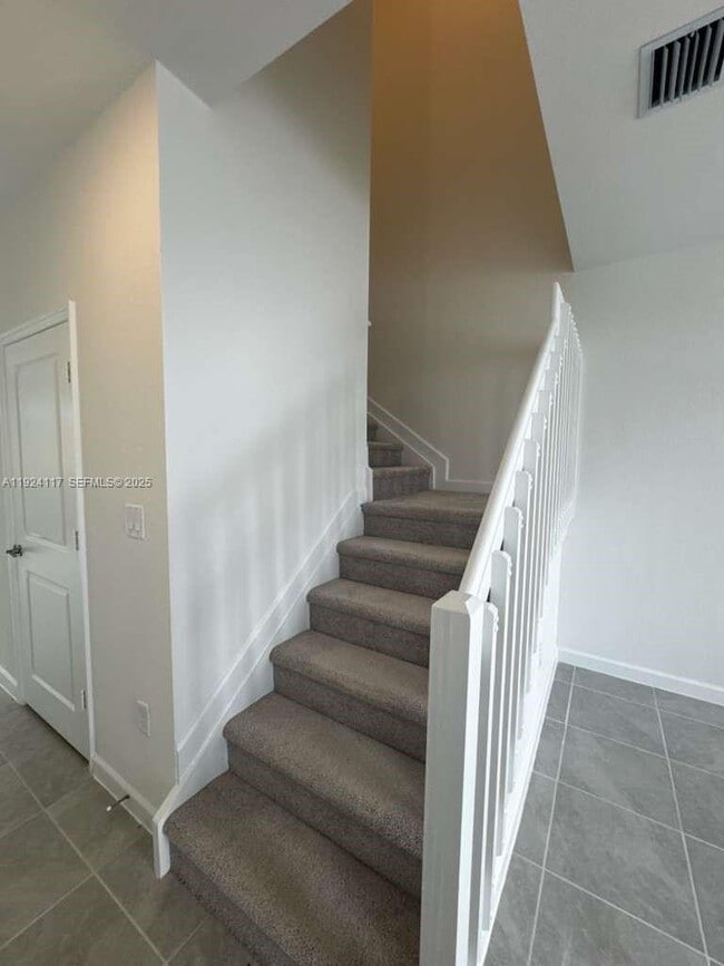 Building Photo - 632 SE 14th Ct